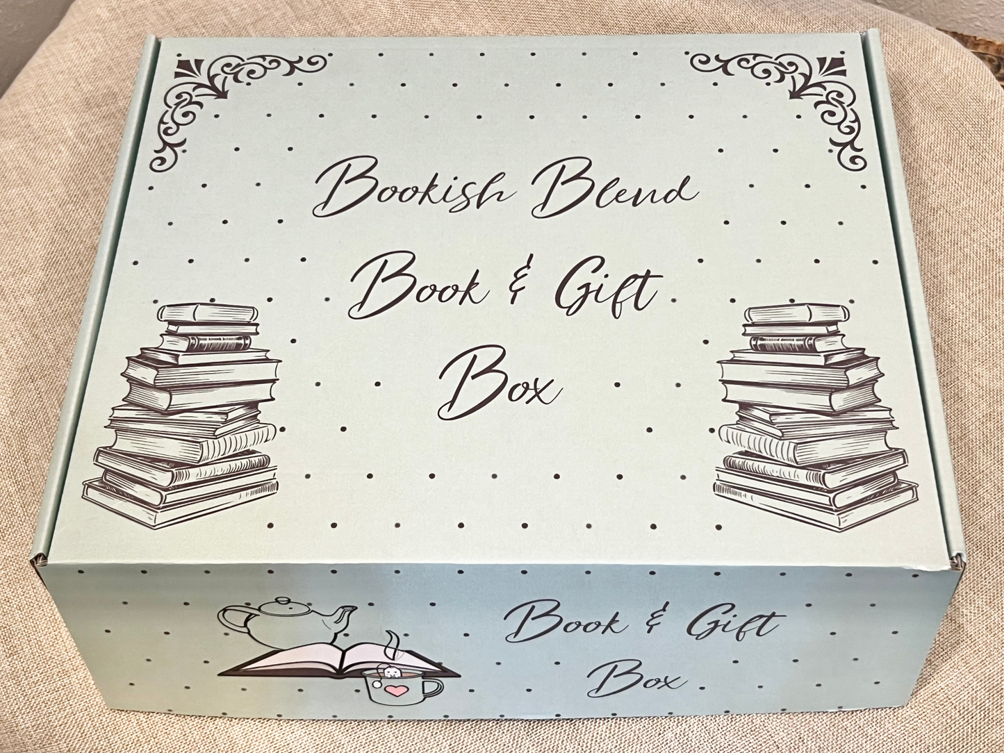 The Boys in The Boat Book & Gift Box ~ Including 7 gifts that will bring the book to life.