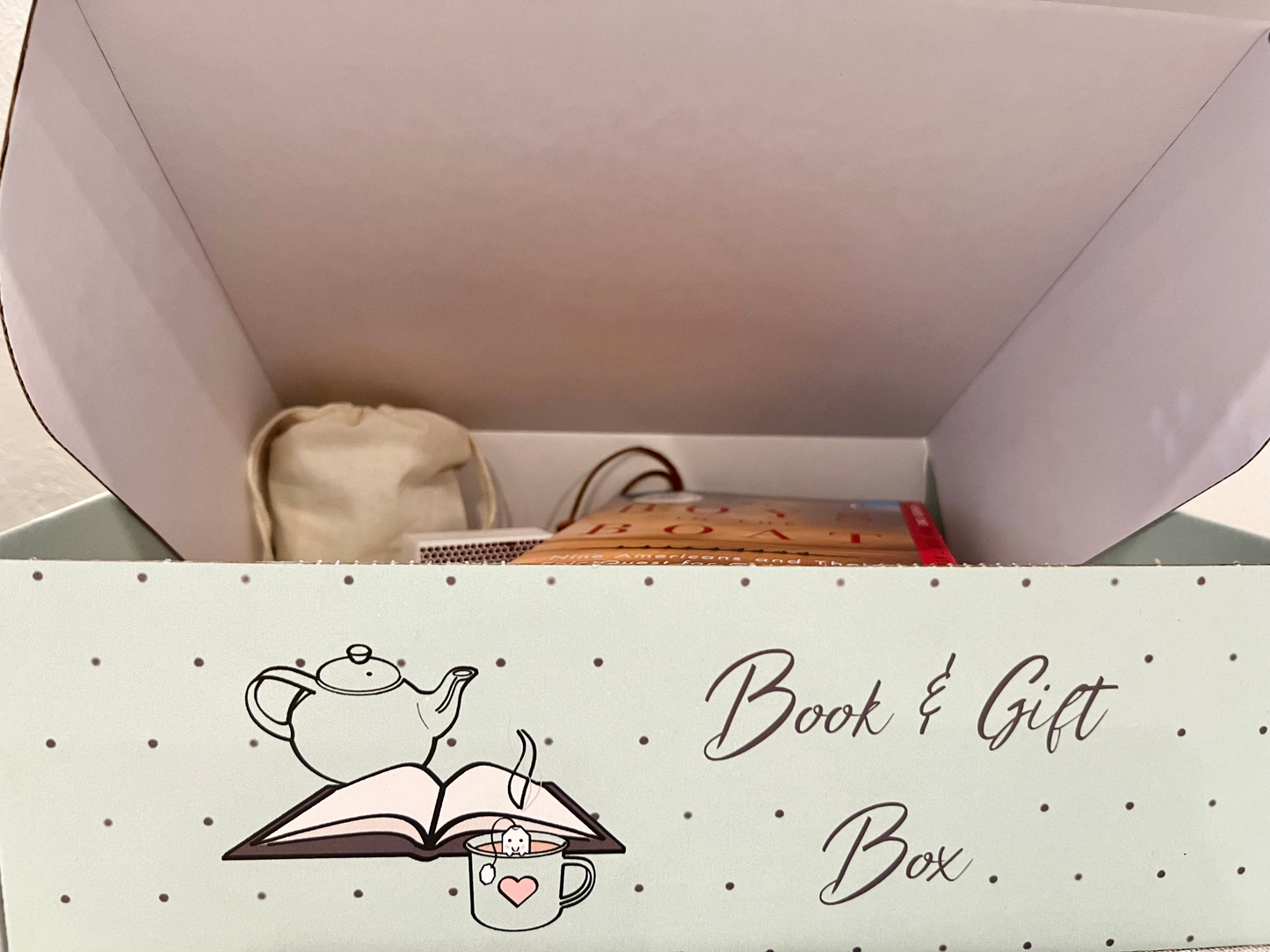 The Boys in The Boat Book & Gift Box ~ Including 7 gifts that will bring the book to life.